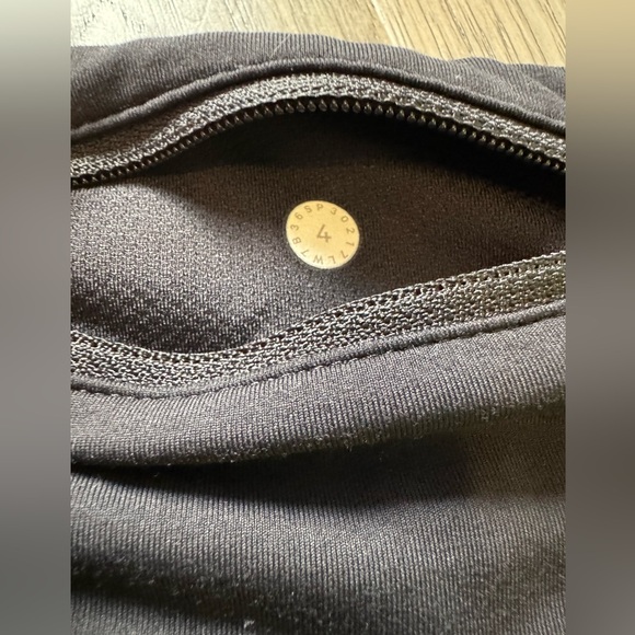 Lulu size 4 shorts - Picture 3 of 6